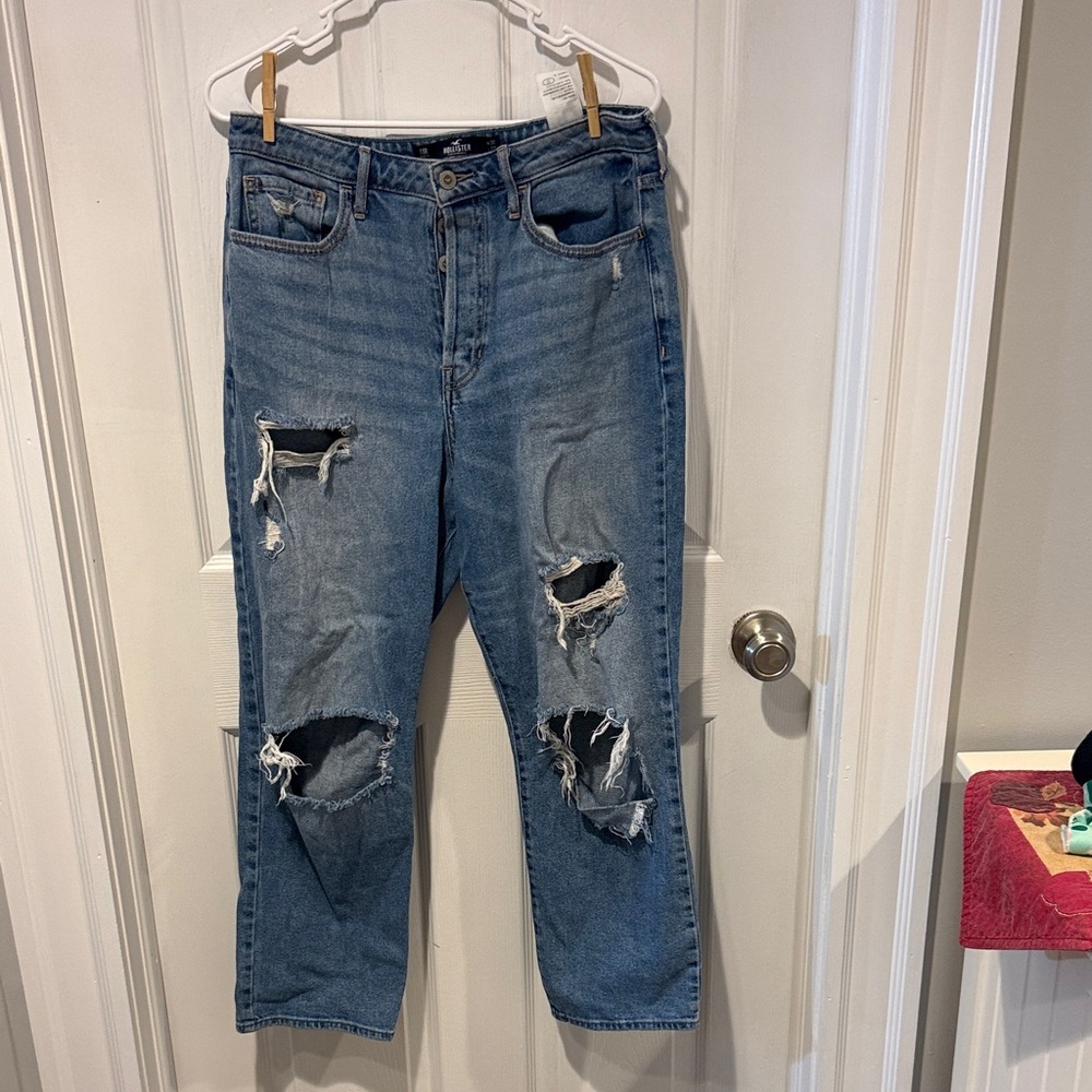 Hollister Men's Relaxed Distressed Denim Jeans
